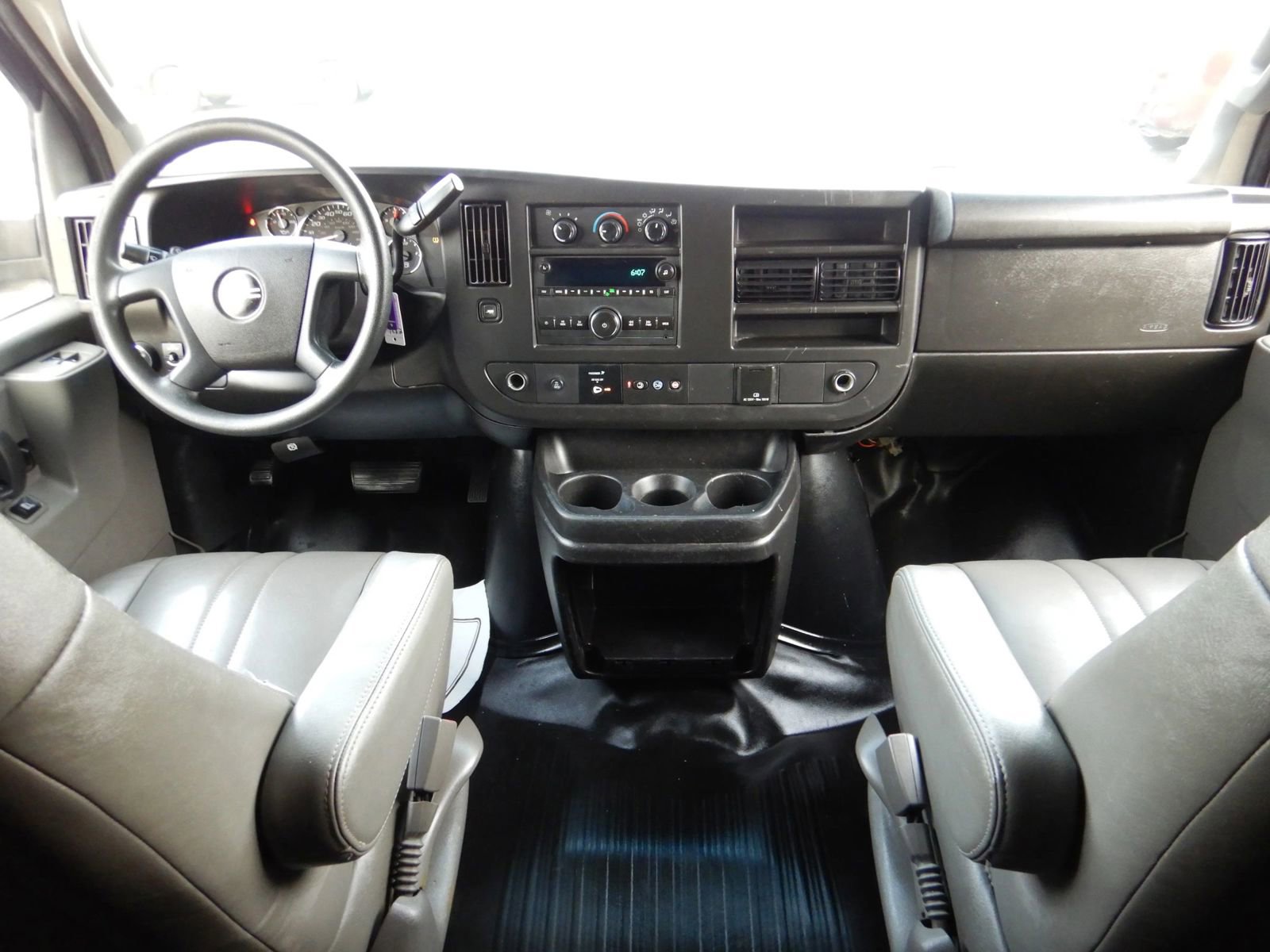 Used 2019 GMC Savana 2500 RWD image 23