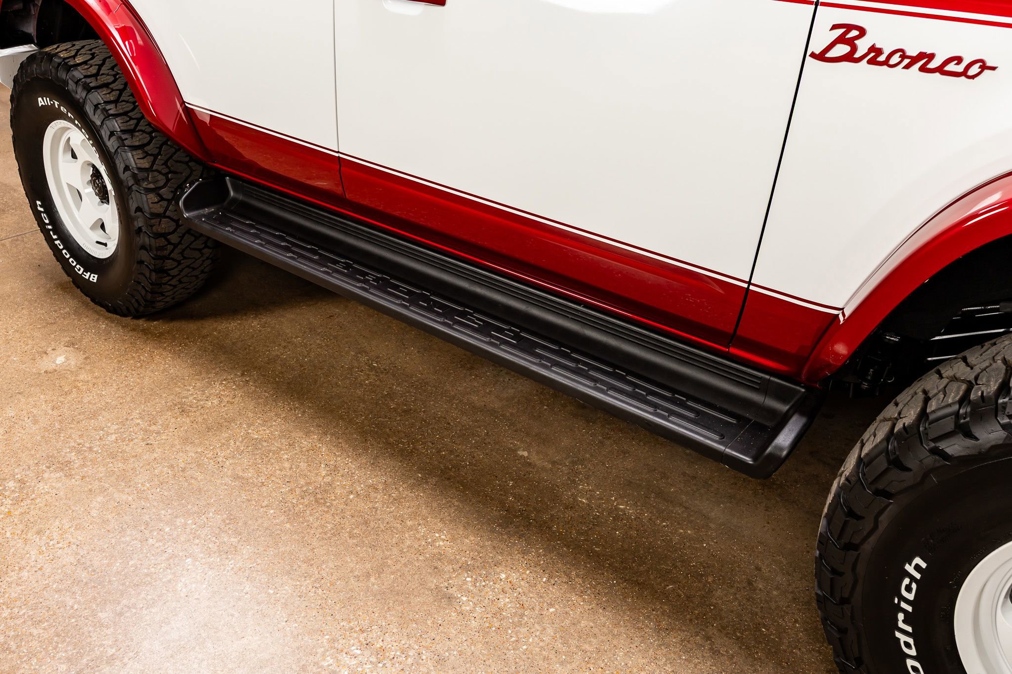 Used 2025 Ford Bronco Heritage Edition AWD/4WD image 13