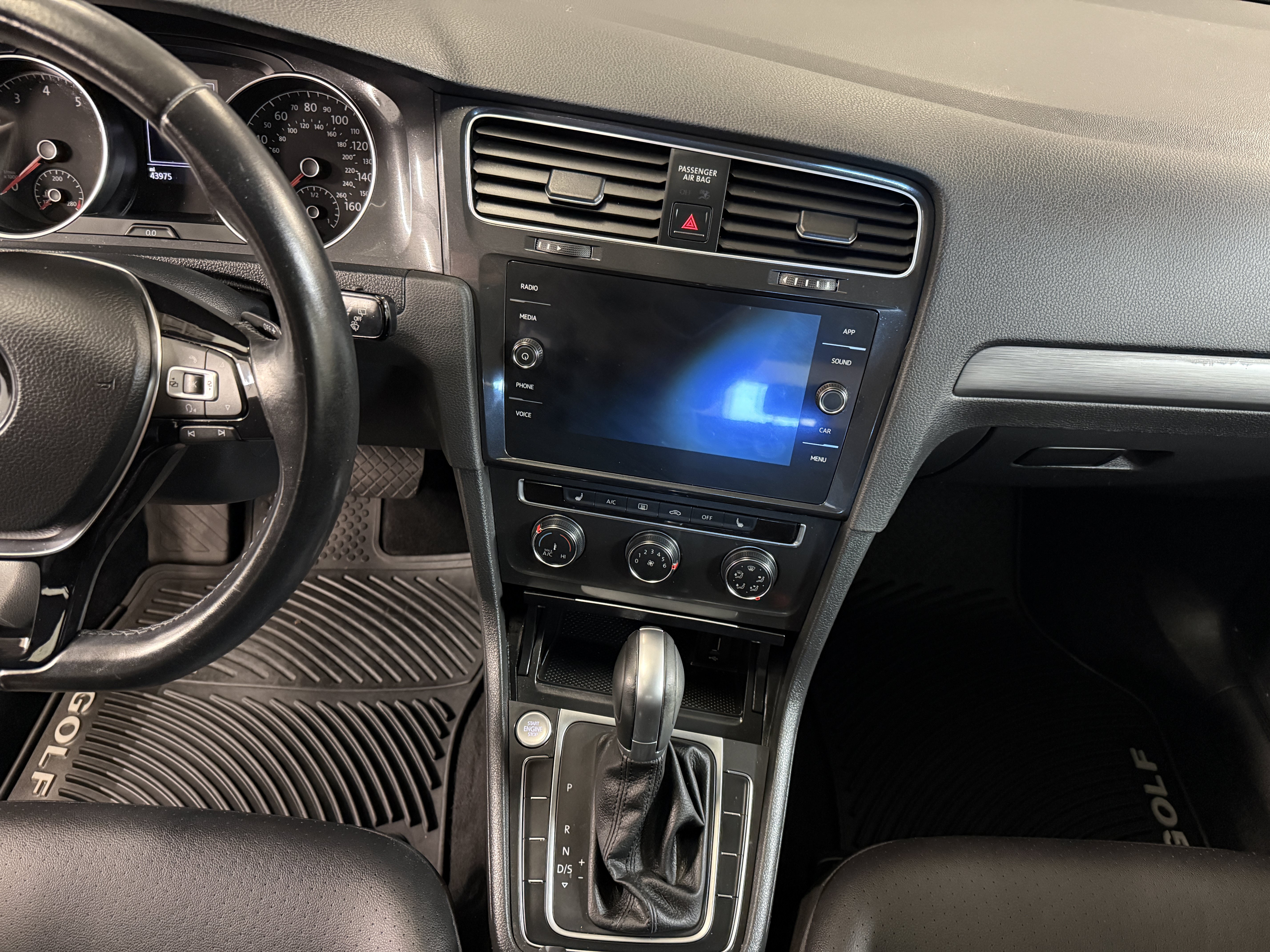 Used 2018 Volkswagen Golf SE FWD image 16