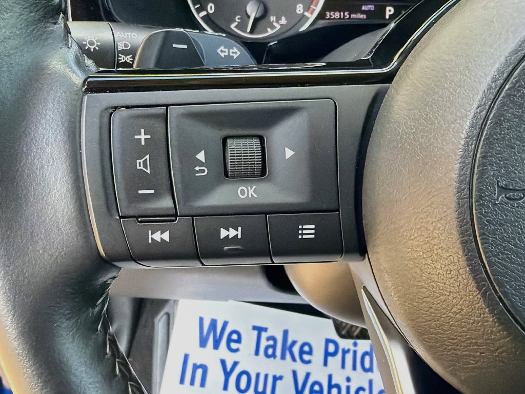 Used 2025 Nissan Pathfinder SL AWD/4WD image 12