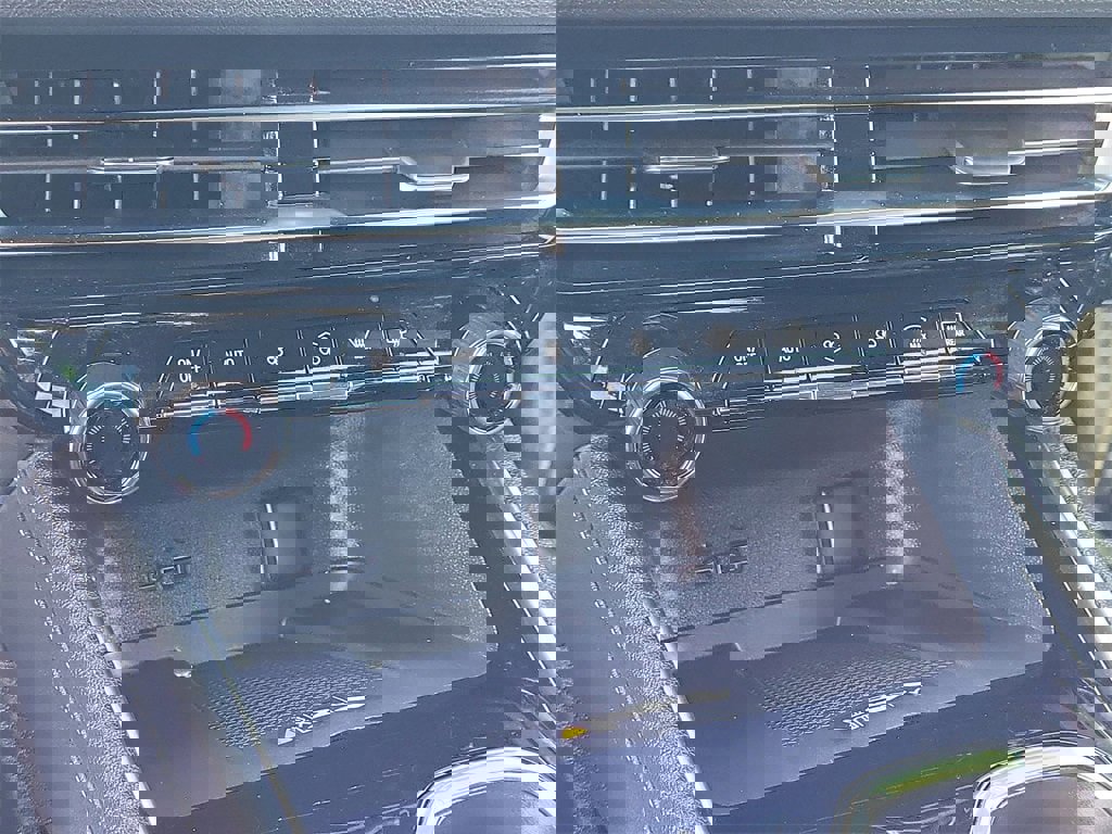 Certified 2025 Chevrolet Traverse LT image 25