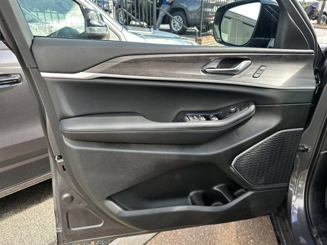 New 2025 Jeep Grand Cherokee L Limited w/ Luxury Tech Group II image 8