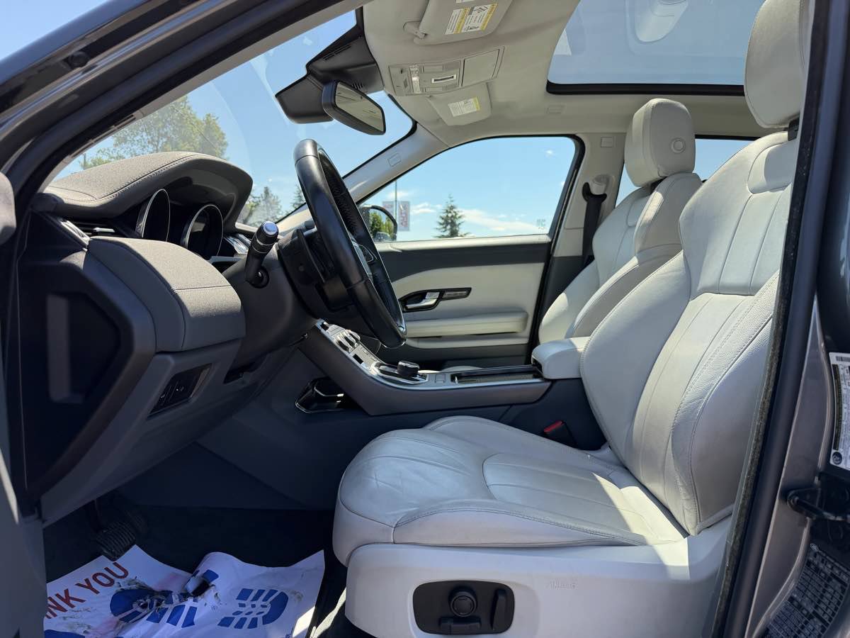 Used 2019 Land Rover Range Rover Evoque SE AWD/4WD image 14