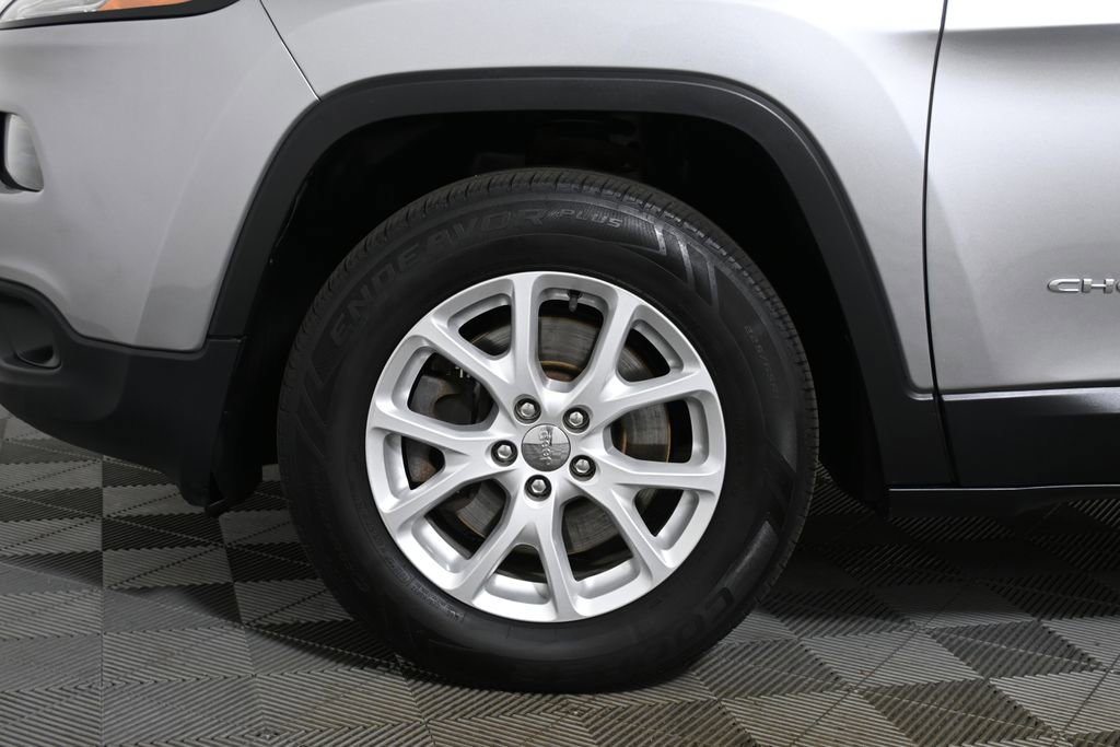 Used 2016 Jeep Cherokee Latitude w/ Cold Weather Group image 11