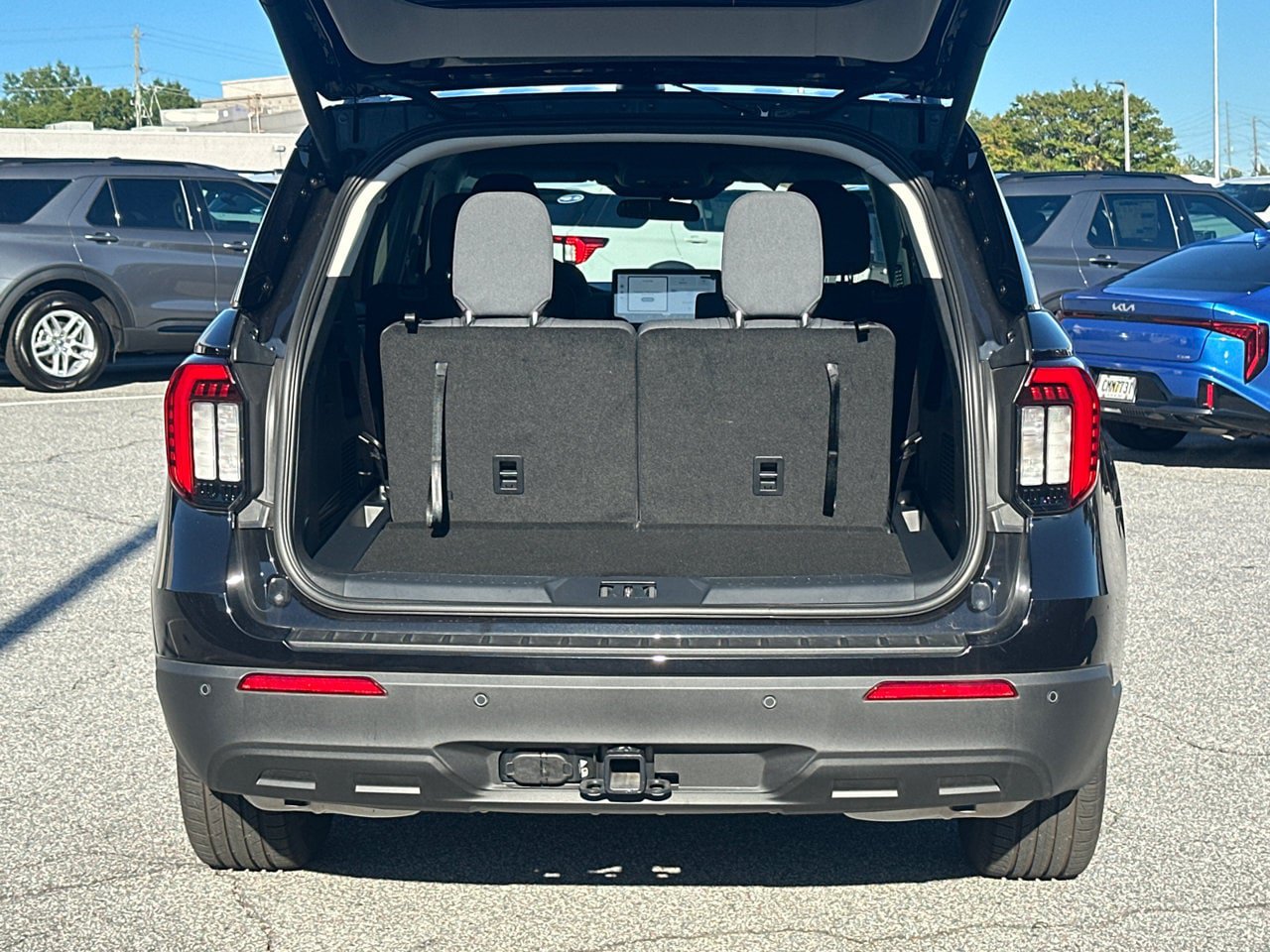 New 2026 Ford Explorer Active RWD image 18
