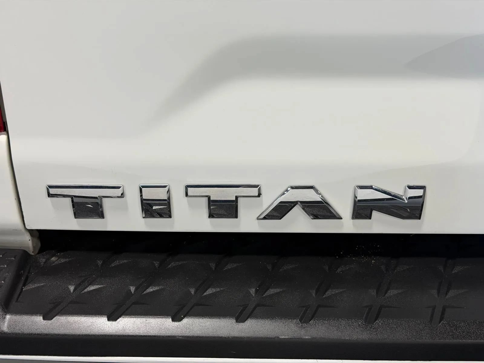 Used 2018 Nissan Titan S AWD/4WD image 12