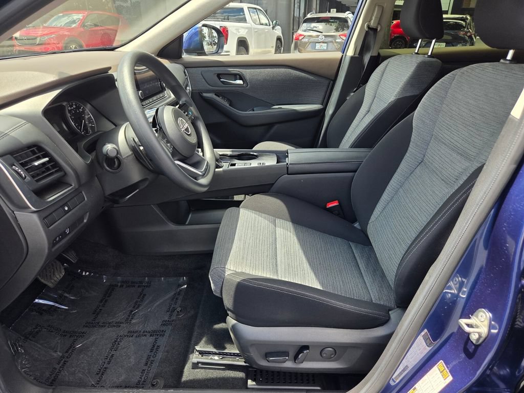 Used 2023 Nissan Rogue SV FWD image 3