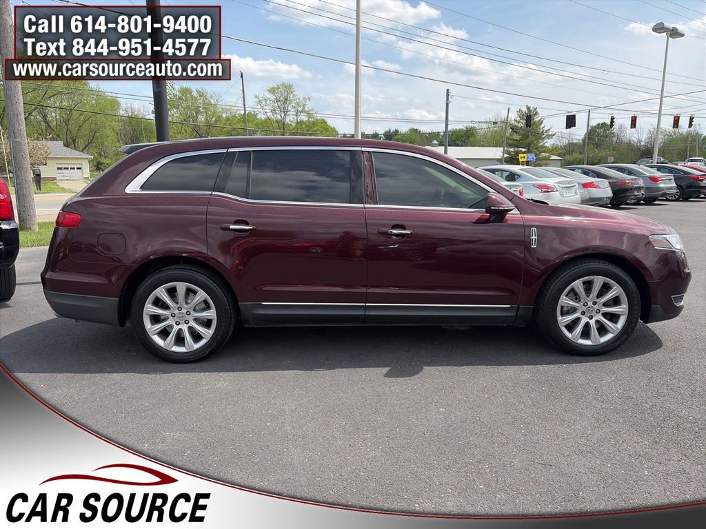 Used 2017 Lincoln MKT AWD image 4