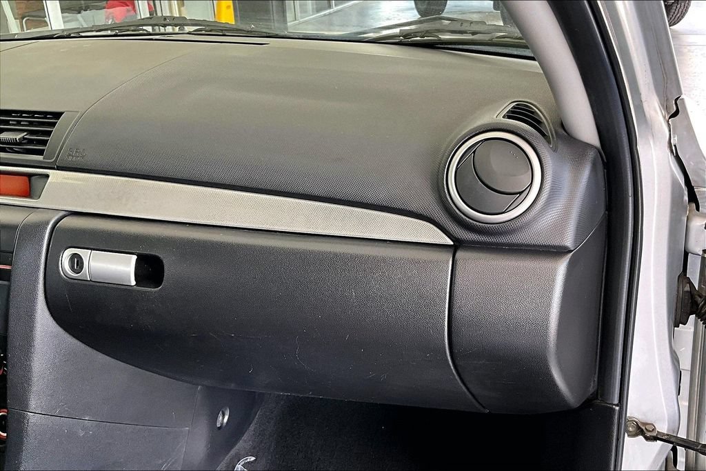 Used 2005 MAZDA MAZDA3 s FWD image 26