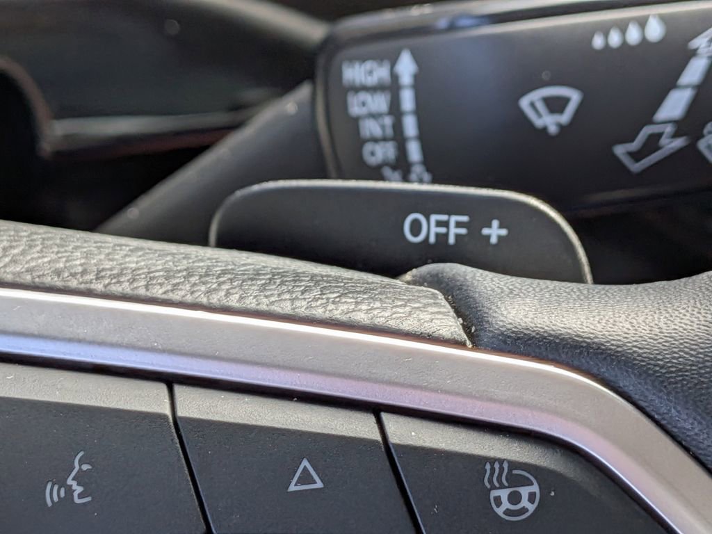 Used 2025 Volkswagen Atlas SE image 32