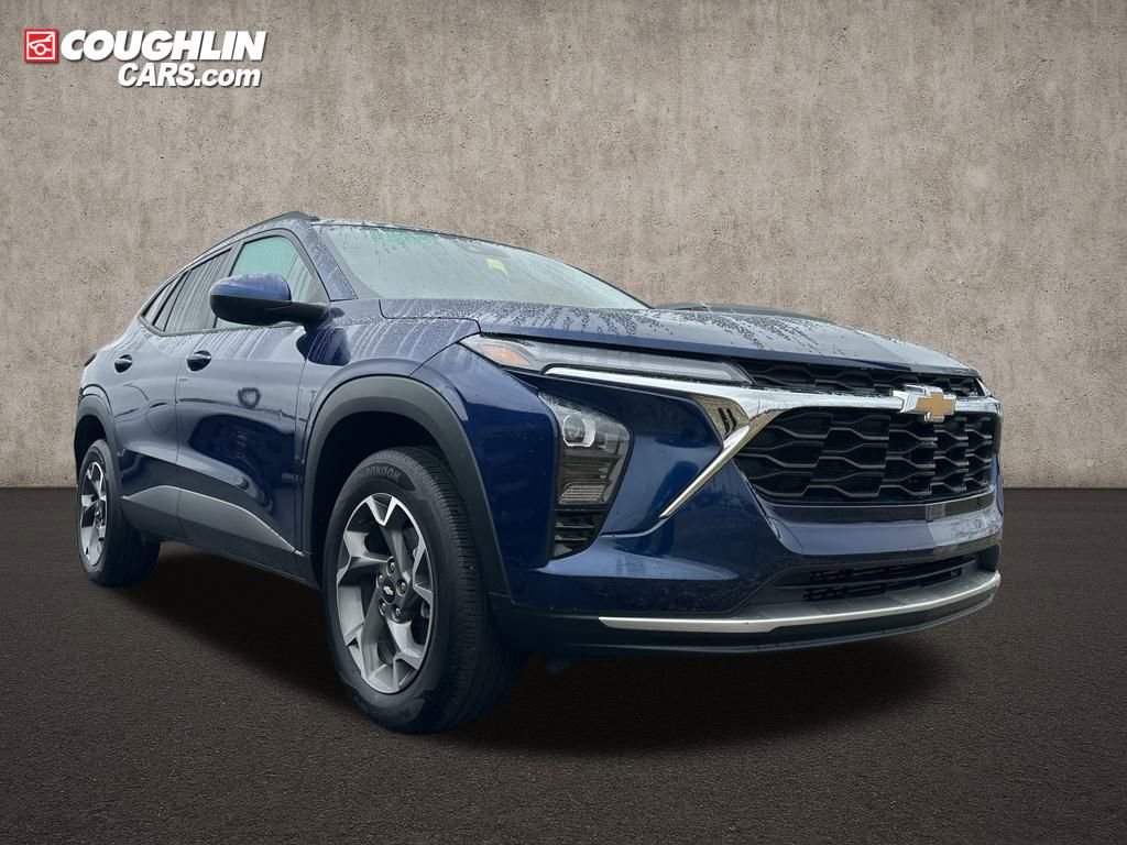 Used 2024 Chevrolet Trax LT w/ Driver Confidence Package image 1