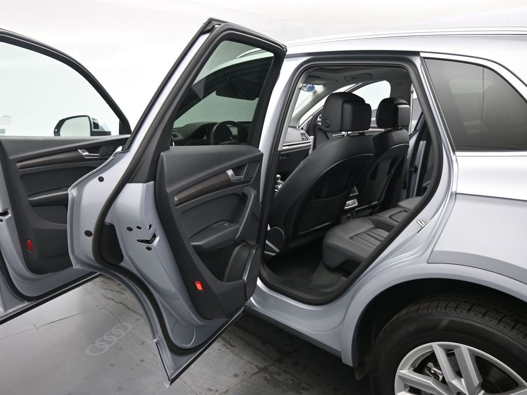 Used 2023 Audi Q5 2.0T Premium w/ Convenience Package image 18
