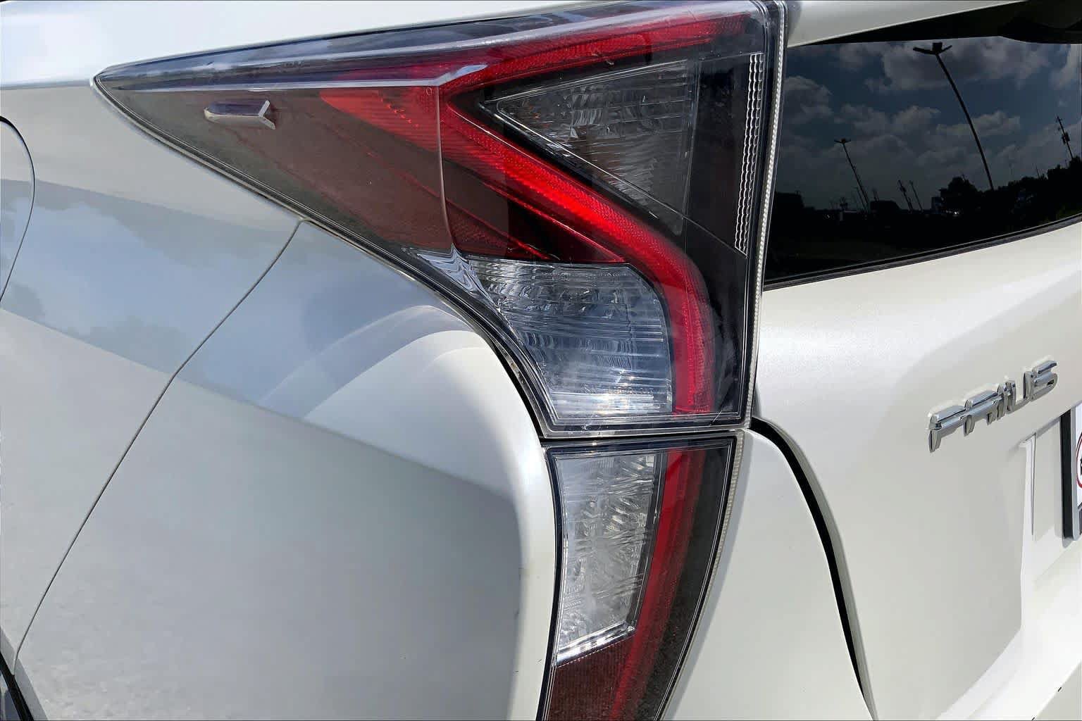 Used 2017 Toyota Prius Four w/ Advanced Technology Package FWD image 28