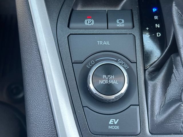 Used 2022 Toyota RAV4 XLE w/ XLE Grade Weather Package AWD/4WD image 19
