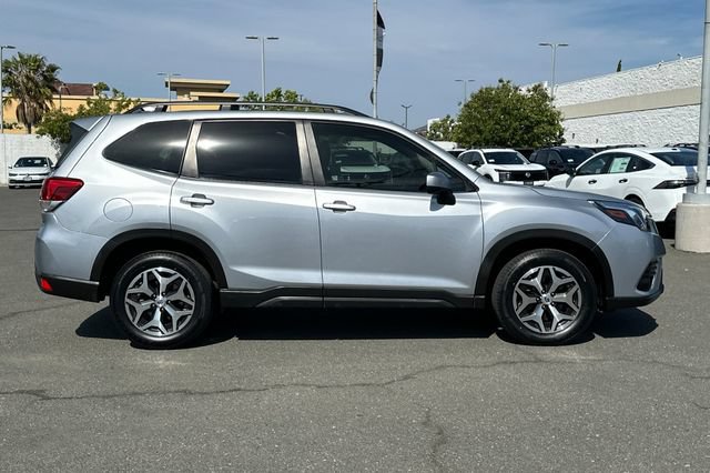 Used 2023 Subaru Forester Premium AWD/4WD image 3