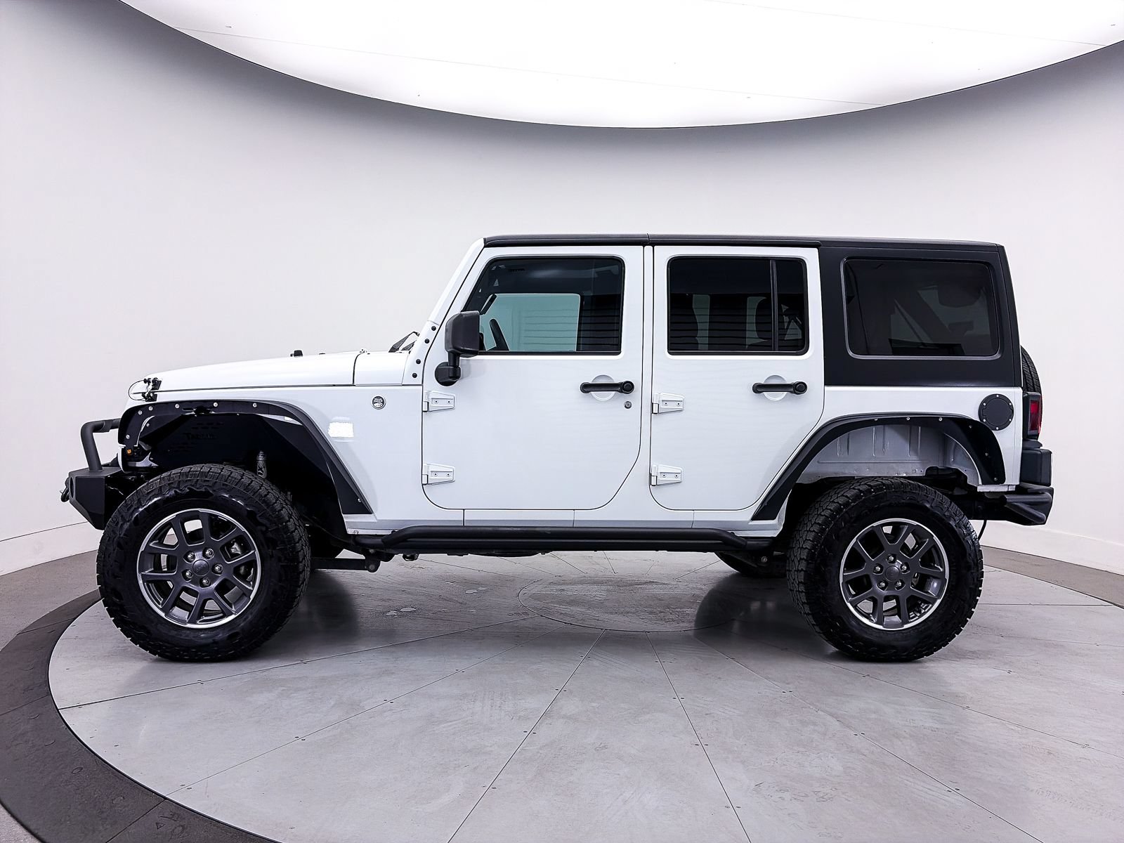 Used 2016 Jeep Wrangler Unlimited Sahara w/ Connectivity Group AWD/4WD image 30