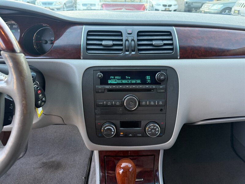 Used 2009 Buick Lucerne CXL w/ Driver Confidence Package FWD image 19