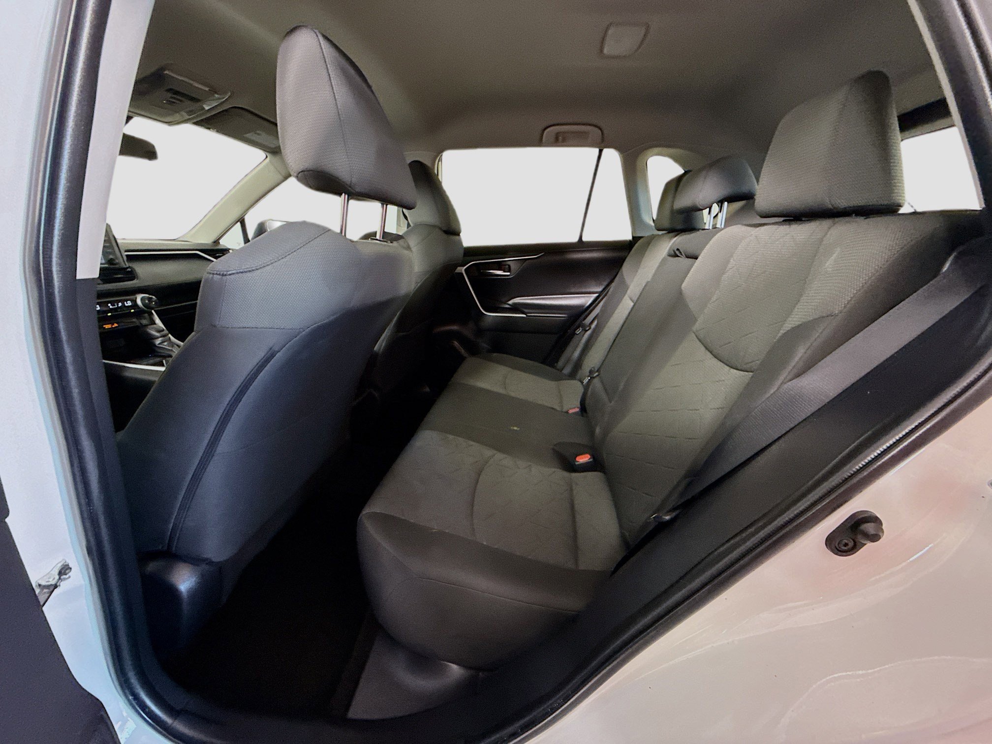 Used 2022 Toyota RAV4 XLE image 25