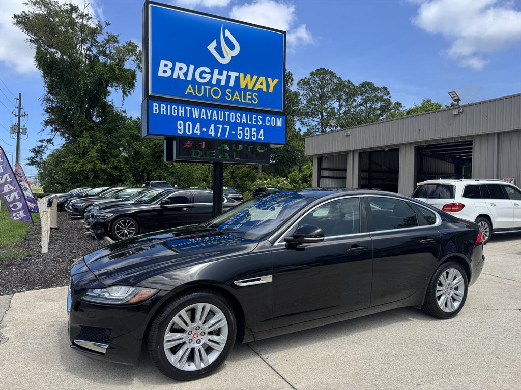 Used 2017 Jaguar XF Premium RWD image 1