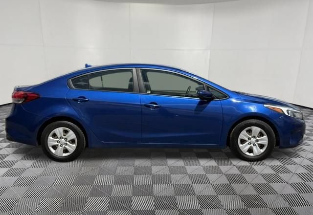 Used 2017 Kia Forte LX FWD image 9