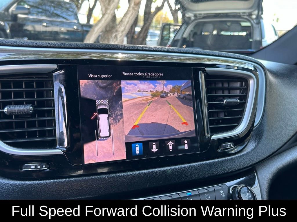 Used 2020 Chrysler Pacifica Touring-L Plus image 25