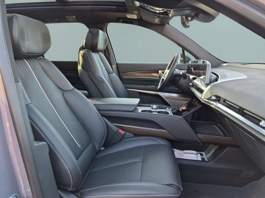 Certified 2026 Cadillac Vistiq Luxury AWD/4WD image 25