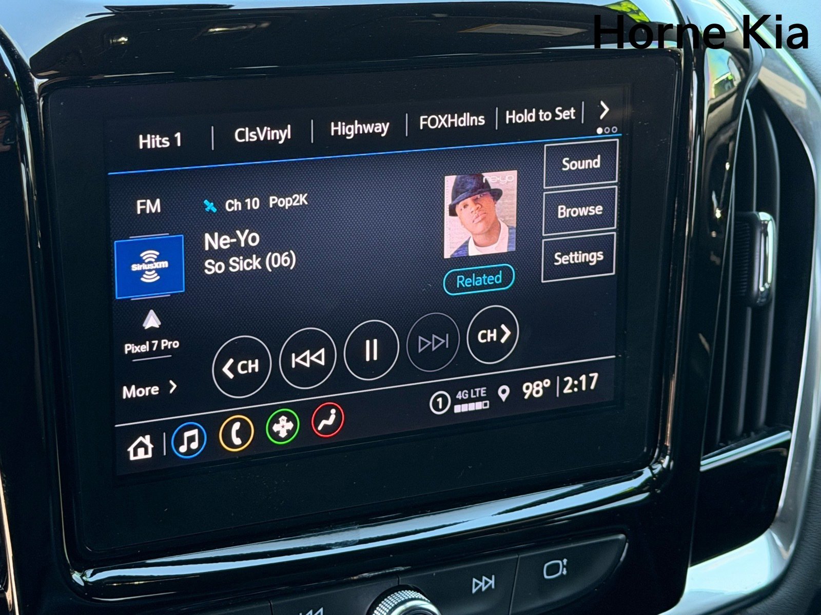 Used 2023 Chevrolet Traverse LT FWD image 25