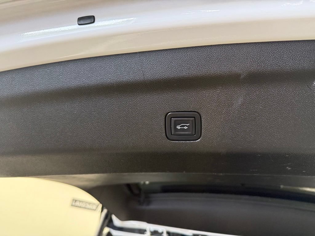 Used 2022 Chevrolet Suburban Z71 AWD/4WD image 12