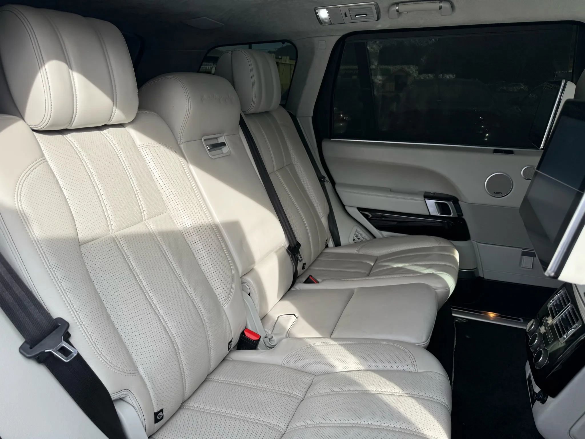 Used 2017 Land Rover Range Rover Long Wheelbase Autobiography image 30