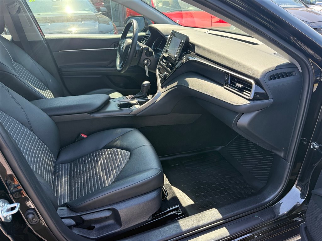 Used 2022 Toyota Camry SE image 11