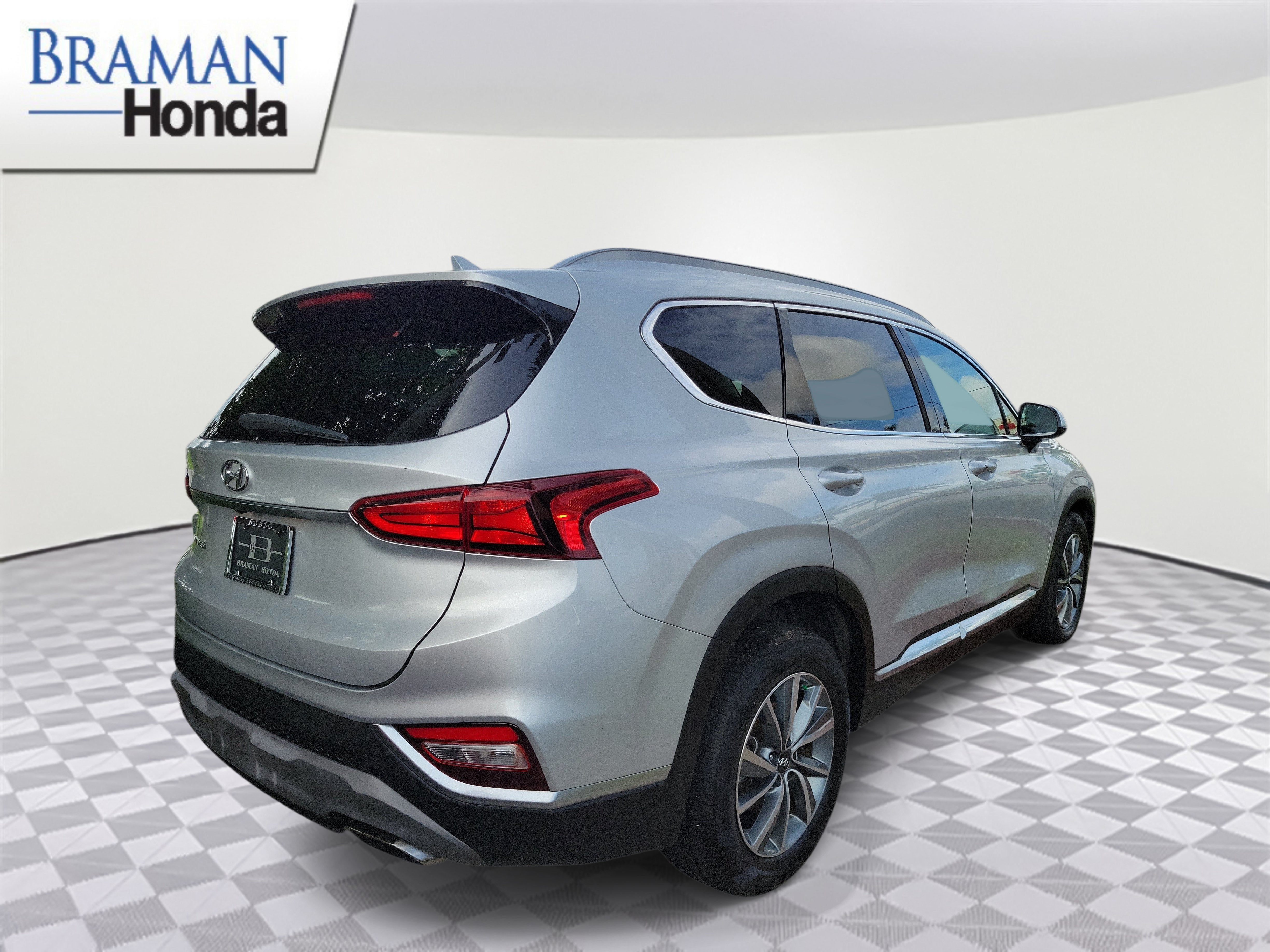 Used 2019 Hyundai Santa Fe SEL FWD image 3