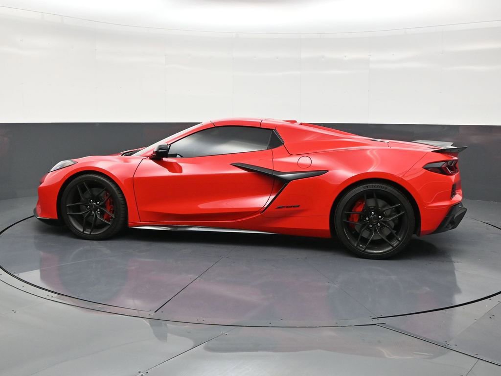 Used 2025 Chevrolet Corvette Z06 image 2