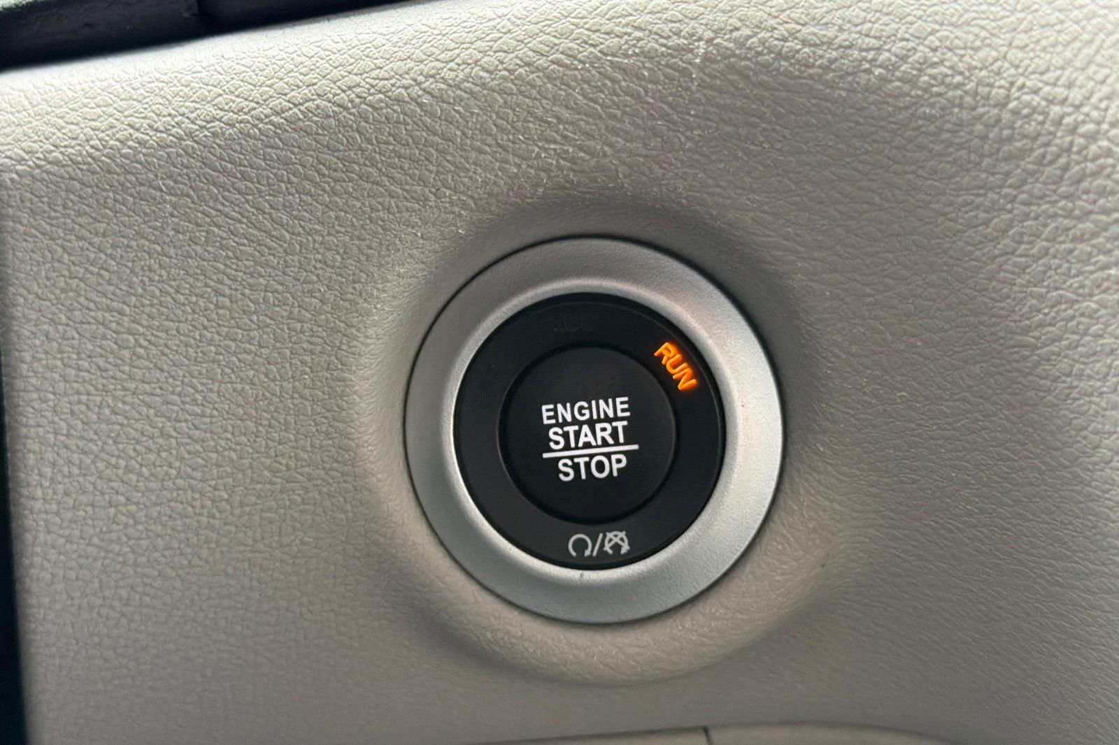 Used 2024 Chrysler Pacifica Touring-L image 19