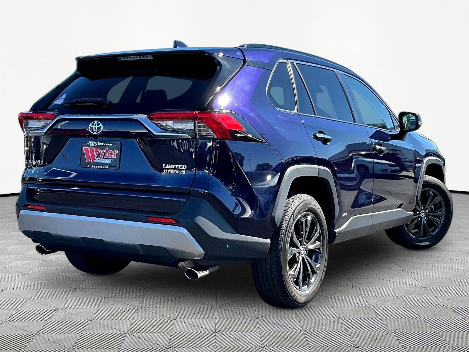 Used 2022 Toyota RAV4 Limited AWD/4WD image 6
