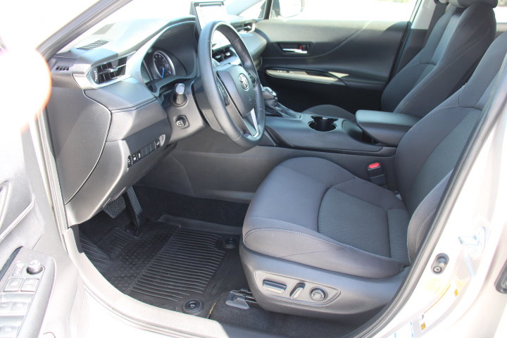 Certified 2022 Toyota Venza LE AWD/4WD image 11