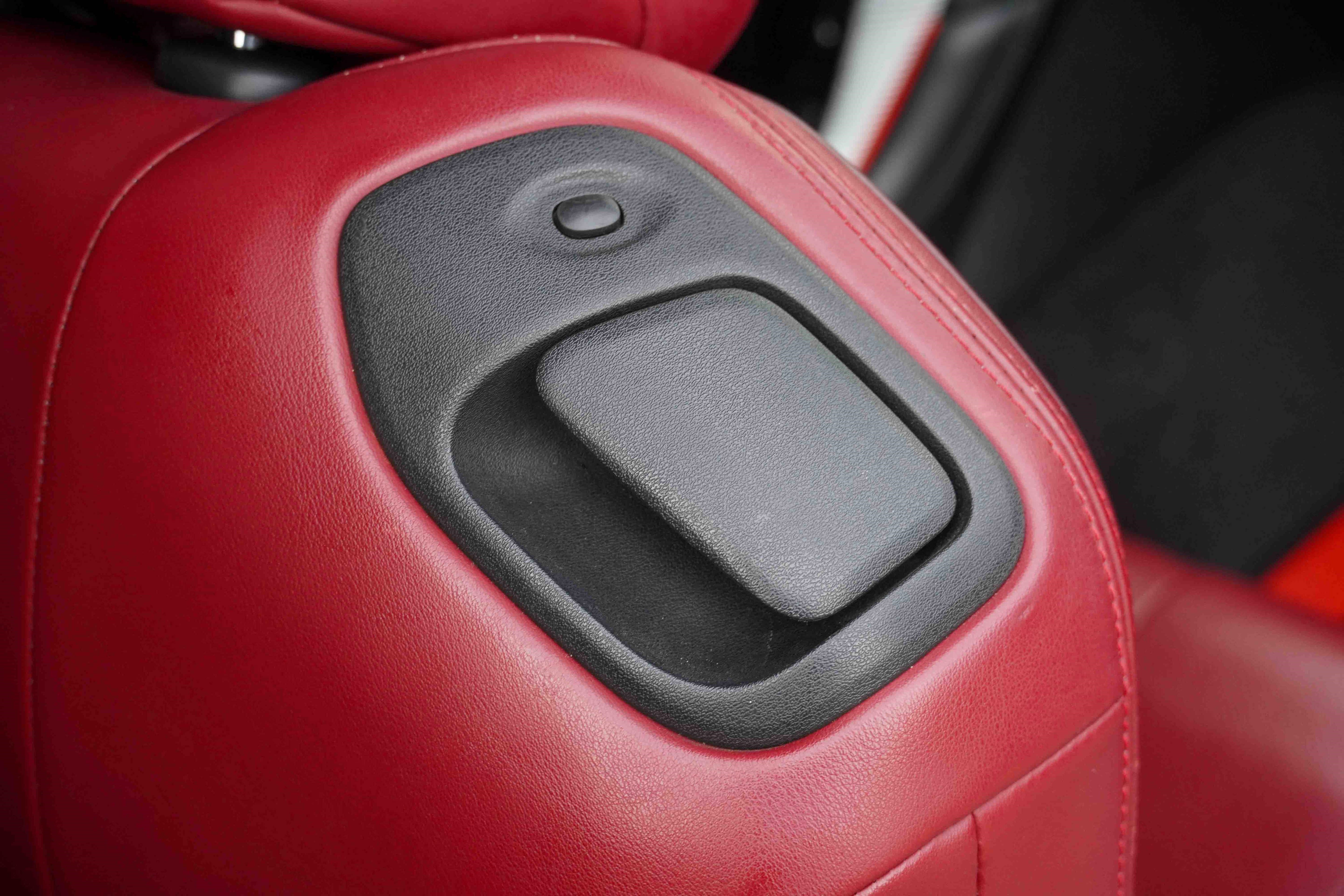 Used 2019 INFINITI Q60 Red Sport 400 image 33