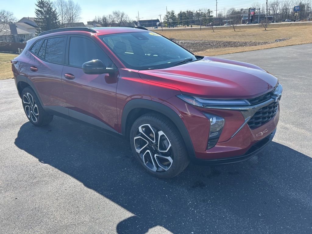 Used 2024 Chevrolet Trax RS w/ Sunroof Package image 17