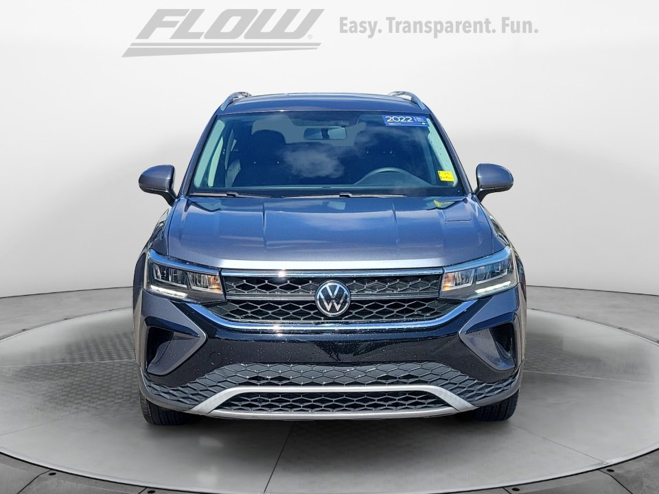 Used 2022 Volkswagen Taos SE image 2