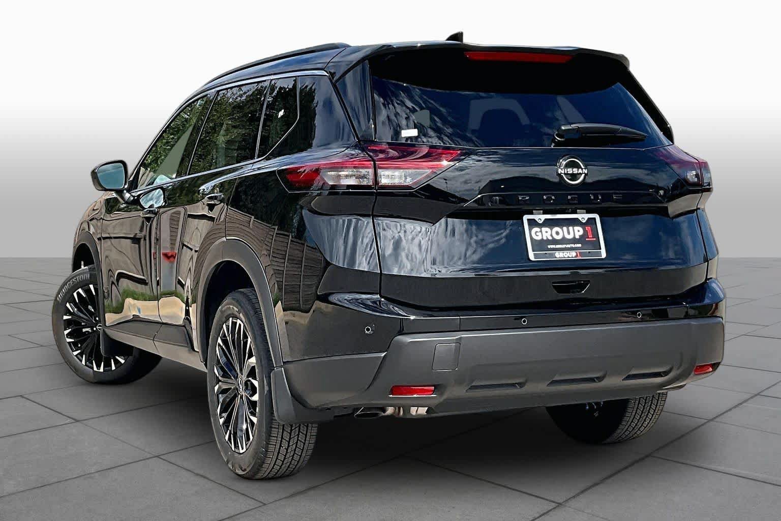 New 2027 Nissan Rogue Dark Armor FWD image 7