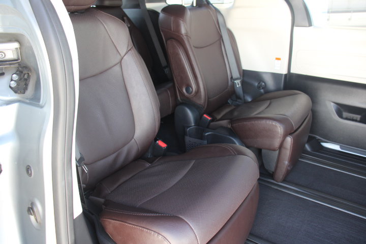 Certified 2024 Toyota Sienna Platinum FWD image 18