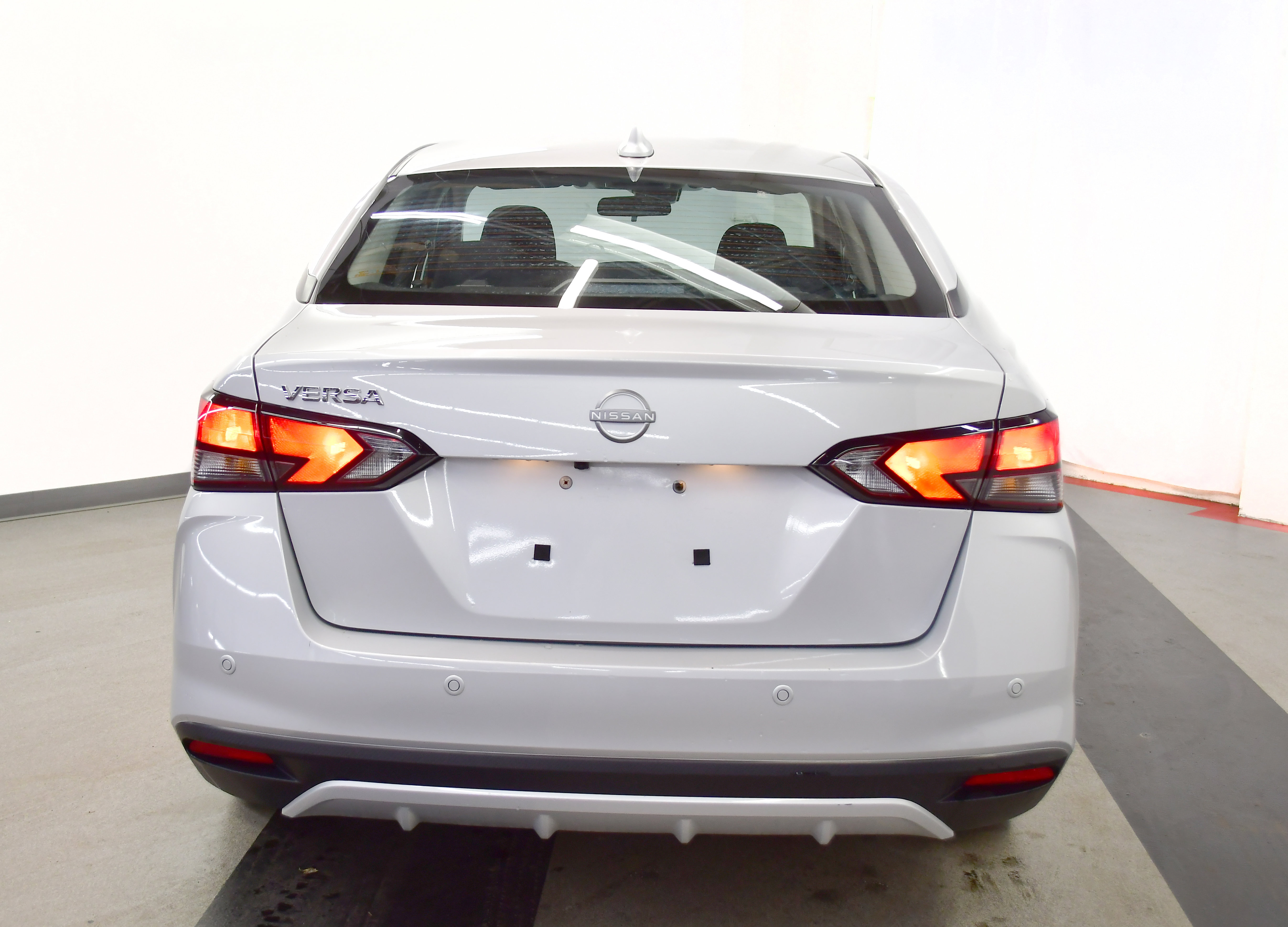 Used 2025 Nissan Versa SV image 10