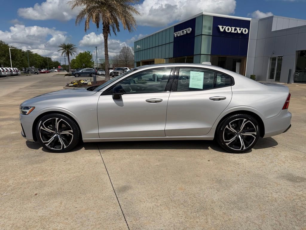 Used 2025 Volvo S60 B5 Core image 2