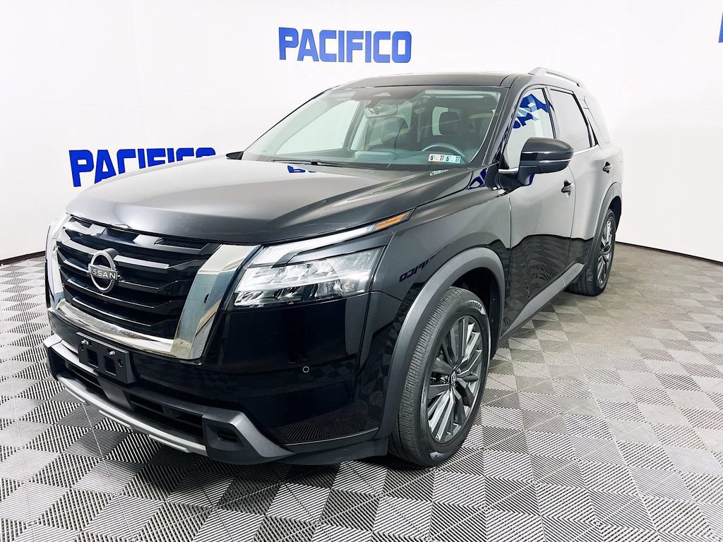 Used 2024 Nissan Pathfinder SL w/ SL Premium Package AWD/4WD image 3