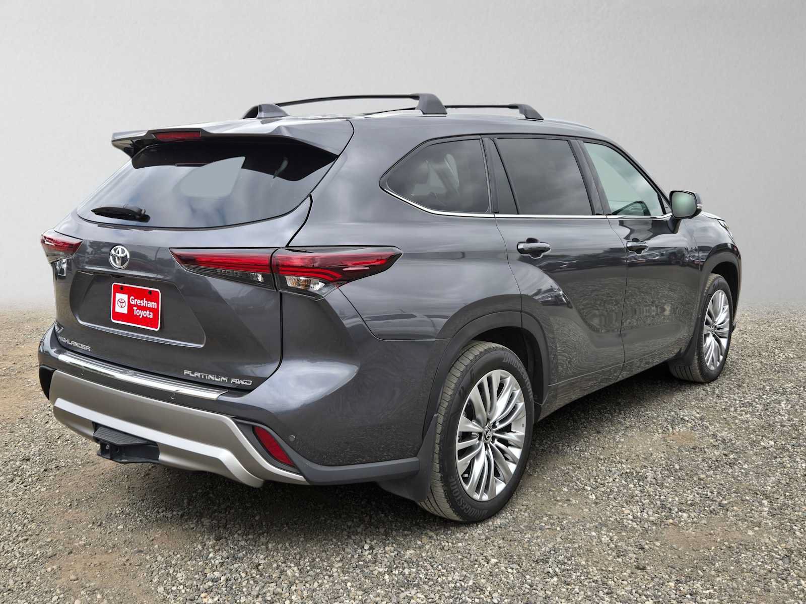Certified 2025 Toyota Highlander Platinum AWD/4WD image 3