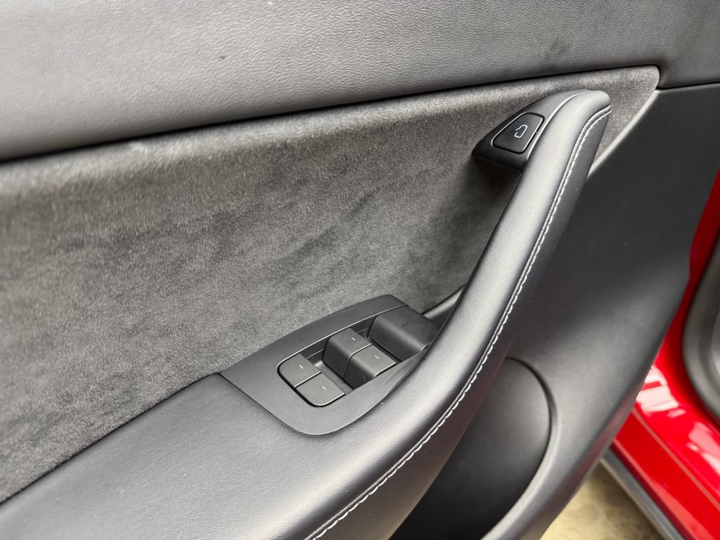 Used 2022 Tesla Model Y Long Range AWD/4WD image 10