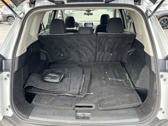 Used 2021 Nissan Rogue SV image 18