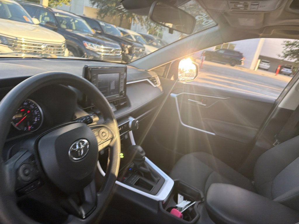Used 2021 Toyota RAV4 XLE w/ Convenience Package FWD image 13