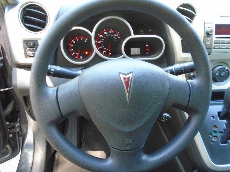 Used 2009 Pontiac Vibe w/ Preferred Package FWD image 12