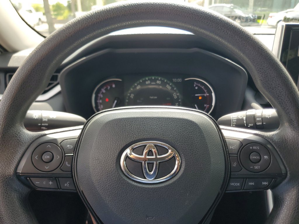 Used 2025 Toyota RAV4 XLE FWD image 16