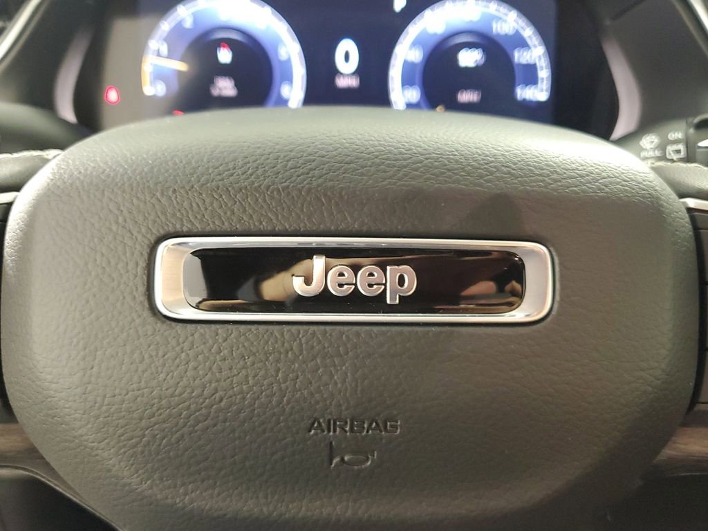 New 2025 Jeep Grand Cherokee Limited w/ Black Appearance Package image 22
